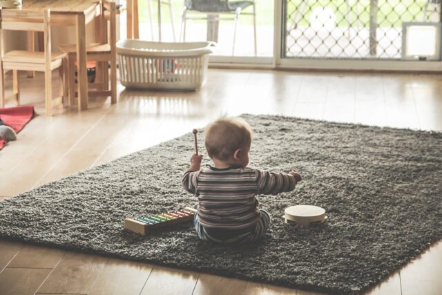 赤ちゃんの時から聴かせると良いプレイリストをご紹介！音楽は子どもの脳の発達に必要？