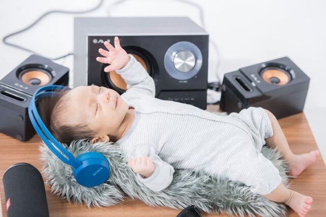 赤ちゃんの時から聴かせると良いプレイリストをご紹介！音楽は子どもの脳の発達に必要？